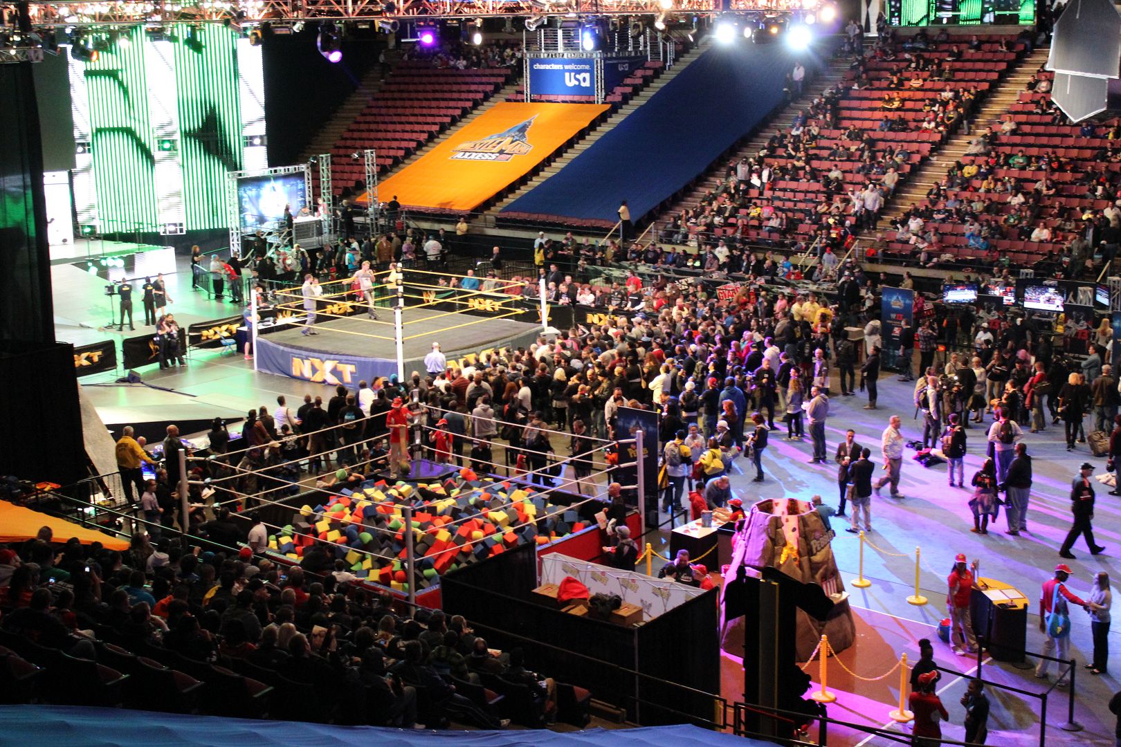 Index of /wp-content/flagallery/blog-wwe-axxess-2013-at-the-izod-center