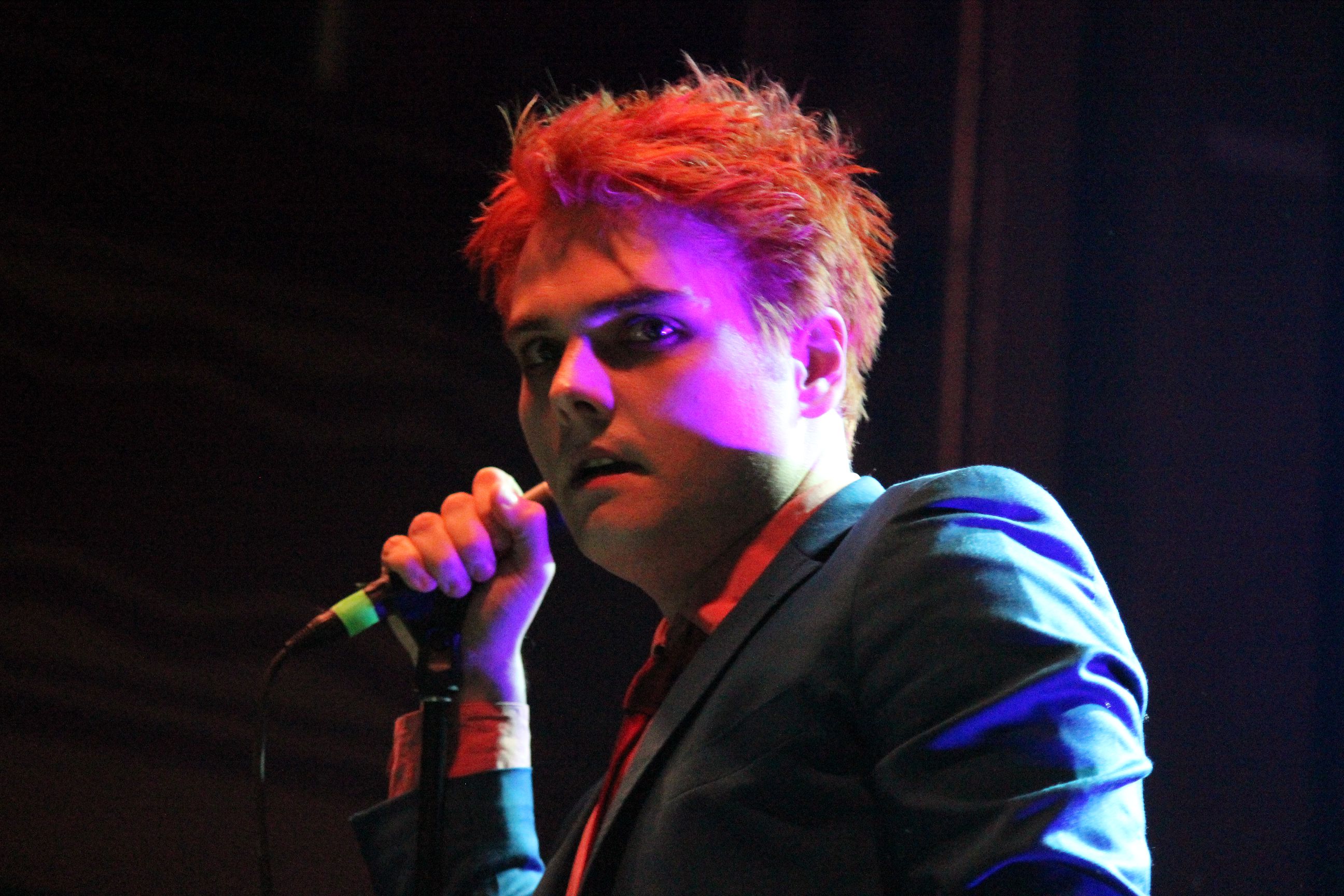 Gerard Way Brings Touch of Glam to NYC | LocalBozo2592 x 1728