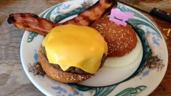 The “Luger Burger” at Peter Luger Steak House: Worth the Hype?